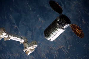 Cygnus OA-6 zbliża się do ISS / Credits - NASA