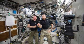 Scott Kelly i Michaił Kornijenko na pokładzie ISS / Credits - NASA