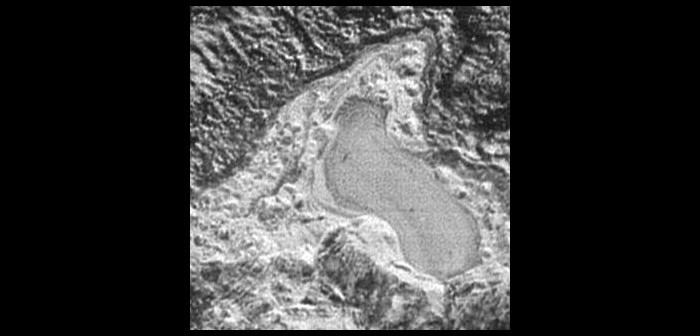 Ślad dawnego plutońskiego jeziora ciekłego azotu? / Credits - NASA/JHUAPL/SwRI