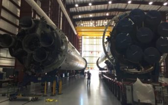 By land and sea – dwa pierwsze człony rakiety Falcon 9, które miękko powróciły na Ziemię po wykonaniu swojej misji. Źródło: SpaceX/Elon Musk