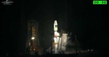 Tuż przed startem Sojuza-STB z dwoma satelitami Galileo / Credits - Arianespace