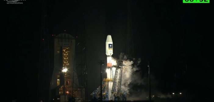 Tuż przed startem Sojuza-STB z dwoma satelitami Galileo / Credits - Arianespace