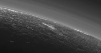 Potencjalna chmura metanu nad powierzchnią Plutona / Credits - NASA/Johns Hopkins University Applied Physics Laboratory/Southwest Research Institute