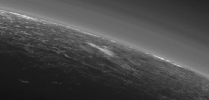 Potencjalna chmura metanu nad powierzchnią Plutona / Credits - NASA/Johns Hopkins University Applied Physics Laboratory/Southwest Research Institute