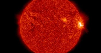 Tuż przed fazą maksymalną rozbłysku klasy M7.6 z 23 lipca 2016 / Credits - NASA, SDO