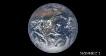 Widok z kamery EPIC na Ziemię w grudniu 2015 roku / Credits - NASA