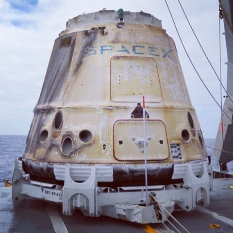 Podjęta kapsuła CRS-9 / Credits - SpaceX