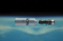 Statek Sojuz cumuje do dodatkowego habitatu, zbiornika paliwa oraz silnika potrzebnym do lotu wokółksiężycowego / Credits: Space Adventures