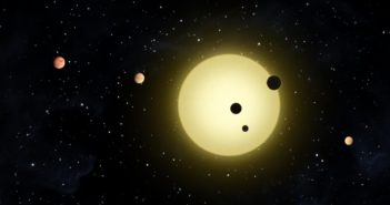 Wizja artystyczna ciasnego układu planetarnego / Credits - NASA/Tim Pyle
