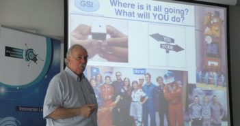 Prezentacja Profesora Scotta Madry'ego na Space3ac (2016) / Credits - Blue Dot Solutions