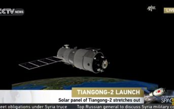 Grafika prezentująca Tiangong-2 na orbicie, z rozłożonymi panelami słonecznymi / Credits - CCTV