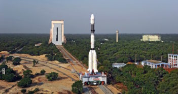 Transport rakiety GSLV Mk II z satelitą Insat 3DR / Credit: ISRO