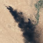 Płonące szyby naftowe - zdjęcie z 16 lipca 2016 / Credits - NASA, U.S. Geological Survey