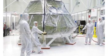 Kapsuła MPCV Orion w clean room w KSC / Credits - NASA