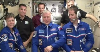 Załoga Ekspedycji 50 po otwarciu włazów z Sojuzem MS-03 / Credits - NASA TV