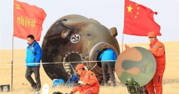 Kapsuła Shenzhou-11 po lądowaniu / Credits - news.cn