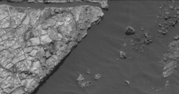 Zdjęcie skał badanych przez MSL w trakcie Sol 1555 / Credits - NASA/JPL-Caltech/MSSS