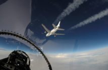 Widok z samolotu F-18 na samolot L-1011 i Pegasusa-XL, przed startem / Credits - NASA/Lori Losey