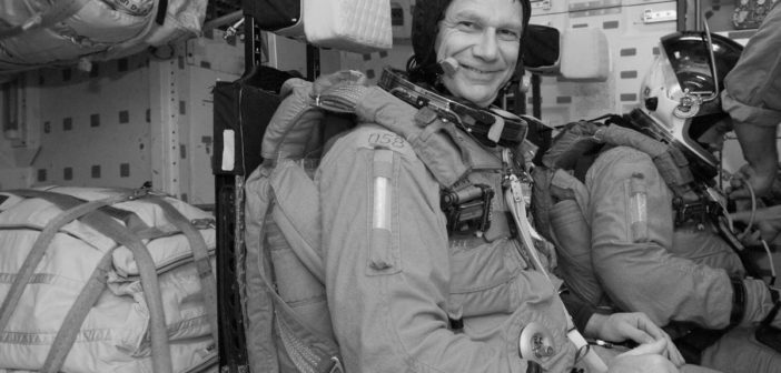 Piers Sellers (1955 - 2016) - na tym zdjęciu w trakcie treningu przed misją STS-132 / Credits - NASA