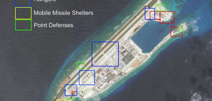 Jedna z rozbudowanych wysepek z nowymi chińskimi instalacjami wojskowymi / Credits - AMTI, DigitalGlobe
