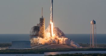 Start Falcona 9 z satelitą Inmarsat-5 (maj 2017) / SpaceX