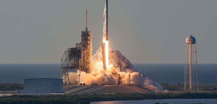 Start Falcona 9 z satelitą Inmarsat-5 (maj 2017) / SpaceX