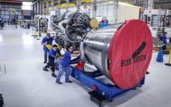 Silnik BE-4 (wraz z zainstalowaną dyszą) / Credits - Blue Origin