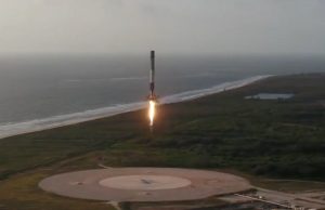 Lądujący Falcon 9R w LZ-1 / Credits - SpaceX