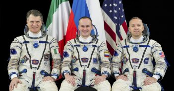 Załoga Sojuza MS-05. Od lewej: Paolo Nespoli, Sergiej Riazanski i Randolph Bresnik / Roskosmos