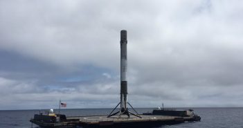 Pierwszy stopień Falcona 9R po starcie z satelitą Formosat-5 / SpaceX