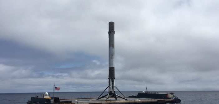 Pierwszy stopień Falcona 9R po starcie z satelitą Formosat-5 / SpaceX