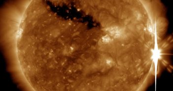 Pięć minut po fazie maksymalnej rozbłysku klasy X8.2 z grupy 2673 / Credits - NASA, SDO