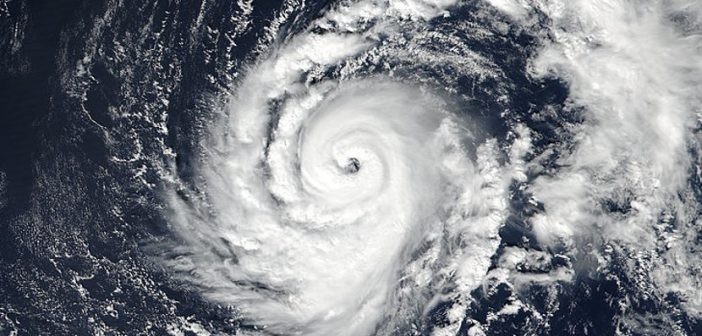 Widok na huragan Ophelia z satelity Suomi-NPP / Credits - NOAA/NASA Goddard Rapid Response Team