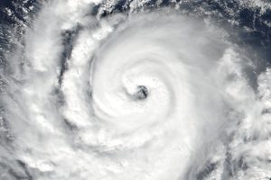 Zbliżenie na centralną część huraganu Ophelia / Credits - NOAA/NASA Goddard Rapid Response Team