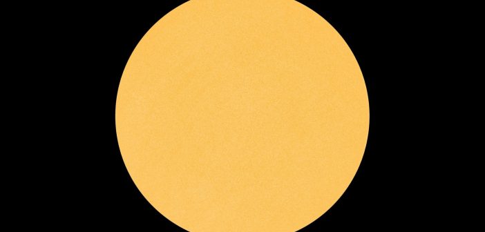 Widok na tarczę słoneczną w dniu 15 października 2017 / Credits - NASA, SDO