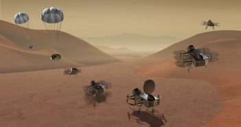 Wizja artystyczna operacji misji Dragonfly / Credits - Dragonfly: A Rotorcraft Lander Concept for Scientific Exploration at Titan Johns Hopkins APL