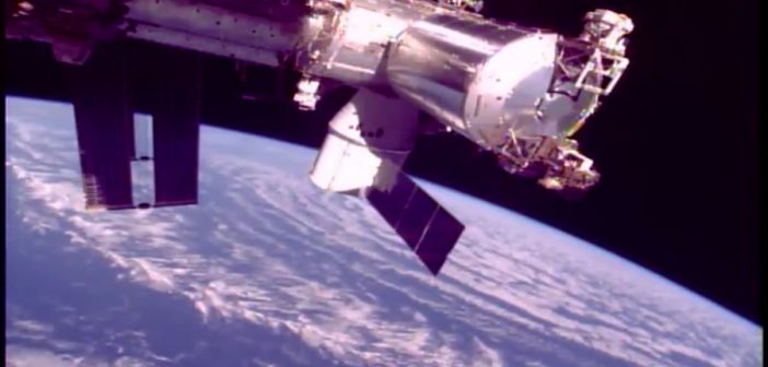 Kapsuła Dragon przyłączona do ISS - misja CRS-13 / Credits - NASA TV