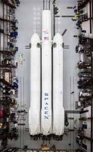 Zintegrowana rakieta Falcon Heavy / Credits - SpaceX