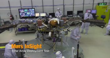 Rozkładanie paneli słonecznych InSight / Credits - JPL