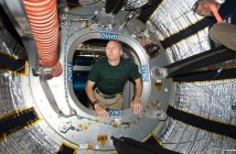 Astronauta Randy Bresnik "wpływa" do modułu BEAM - zdjęcie z 31 lipca 2017 / Credits - NASA