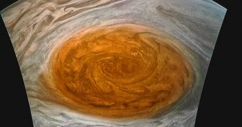 Wzmocniony obraz WCP z danych z przelotu sondy Juno / Credits - NASA, Jason Major