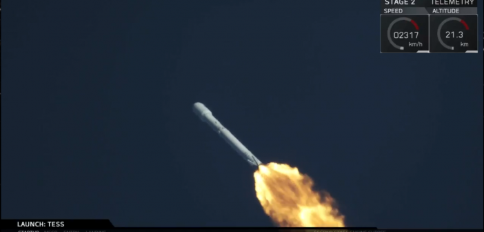 Kadr z transmisji startu Falcona 9 z teleskopem TESS / SpaceX