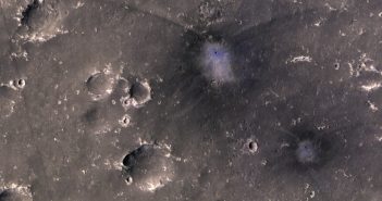 Dwa nowe kratery na powierzchni Marsa / Credits - NASA/JPL/University of Arizona