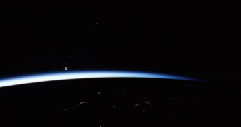 Księżyc i Mars widziane z Międzynarodowej Stacji Kosmicznej / Credits: ESA/NASA