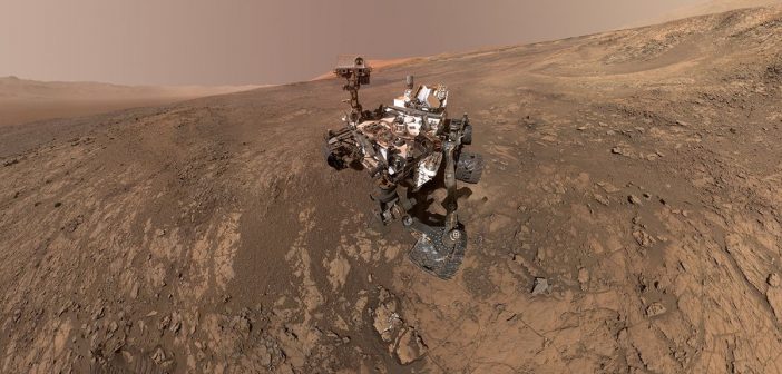 Łazik MSL w rejonie Vera Rubin Ridge - mozaika zdjęć z lutego 2018 / Credits - NASA/JPL-Caltech/MSSS