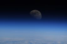 Spojrzenie na Księżyc z pokładu ISS - zdjęcie astronauty Alexandra Gersta / Credits - ESA–A. Gerst, CC-BY SA 3.0 IGO