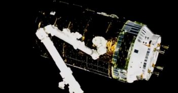 HTV-7 przechwycony przez SSRMS / Credits - NASA TV