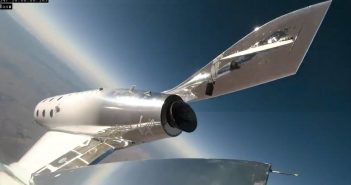 Ujęcie VSS Unity podczas lądowania w locie z 13 grudnia 2018 / Credits - Virgin Galactic
