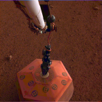 Sejsmometr SEIS na powierzchni Marsa / JPL, NASA