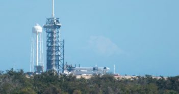 Rakieta Falcon 9 i kapsuła Dragon 2 na wyrzutni LC-39A - 03.01.2019 / Credits - Emre Kelly